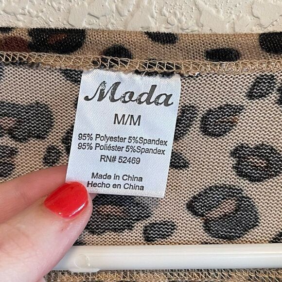 Moda- Cheetah Bubble Sleeve Blouse, Size M - Picture 2 of 7